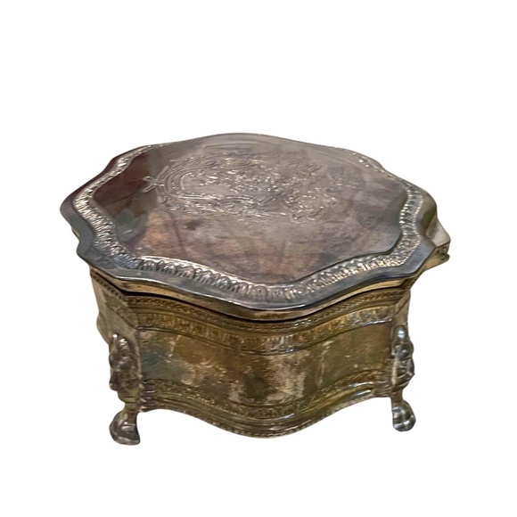 Vintage Silver Plate Footed Hinged Trinket Box With Royal Crest Lid Lion's Head - Picture 1 of 10